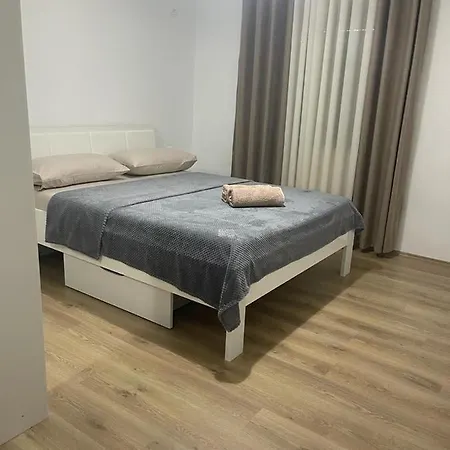 Aria's Lägenhet Përmet